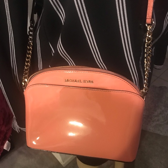 Michael Kors Emmy Crossbody - Patent Leather - Picture 2 of 8